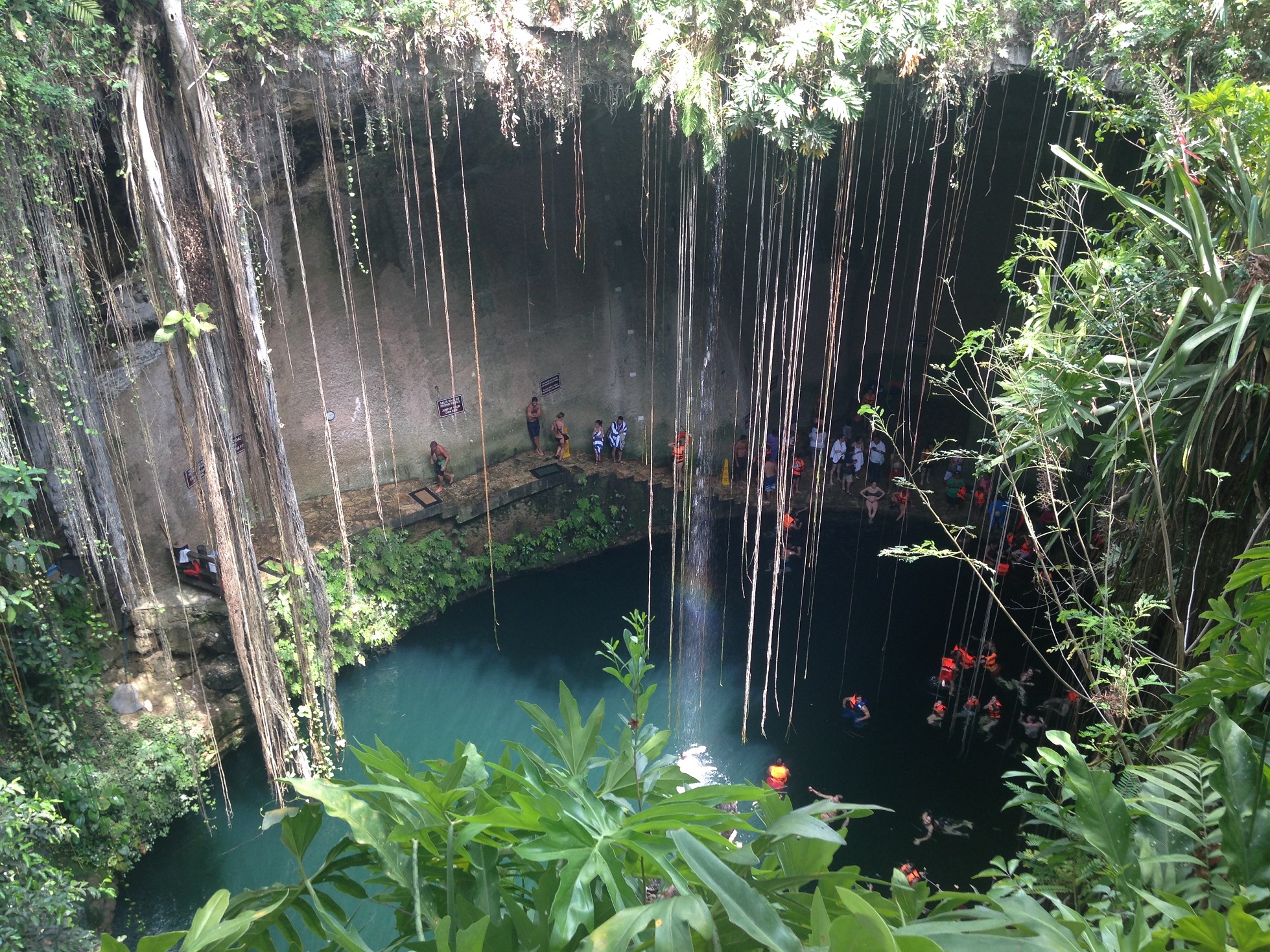 Cenote Ik-Kil, un destino en Yucatán que debes visitar